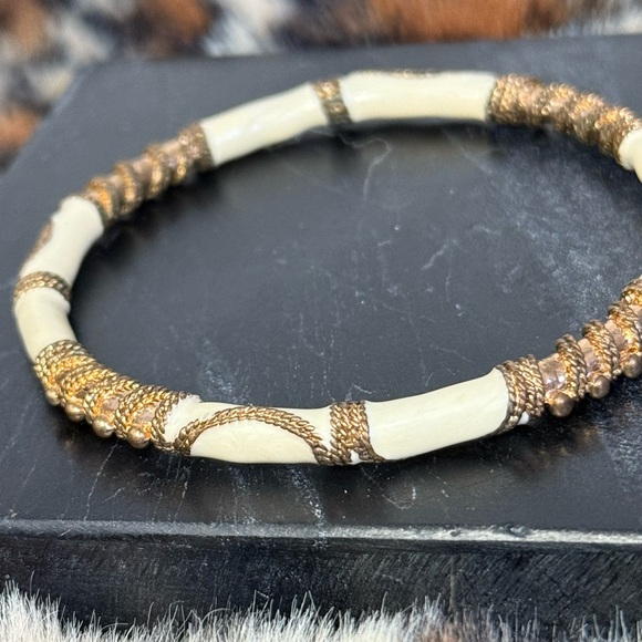 Susan Graver Ivory & Gold Vintage style Women's Bangle Bracelet - Picture 4 of 7